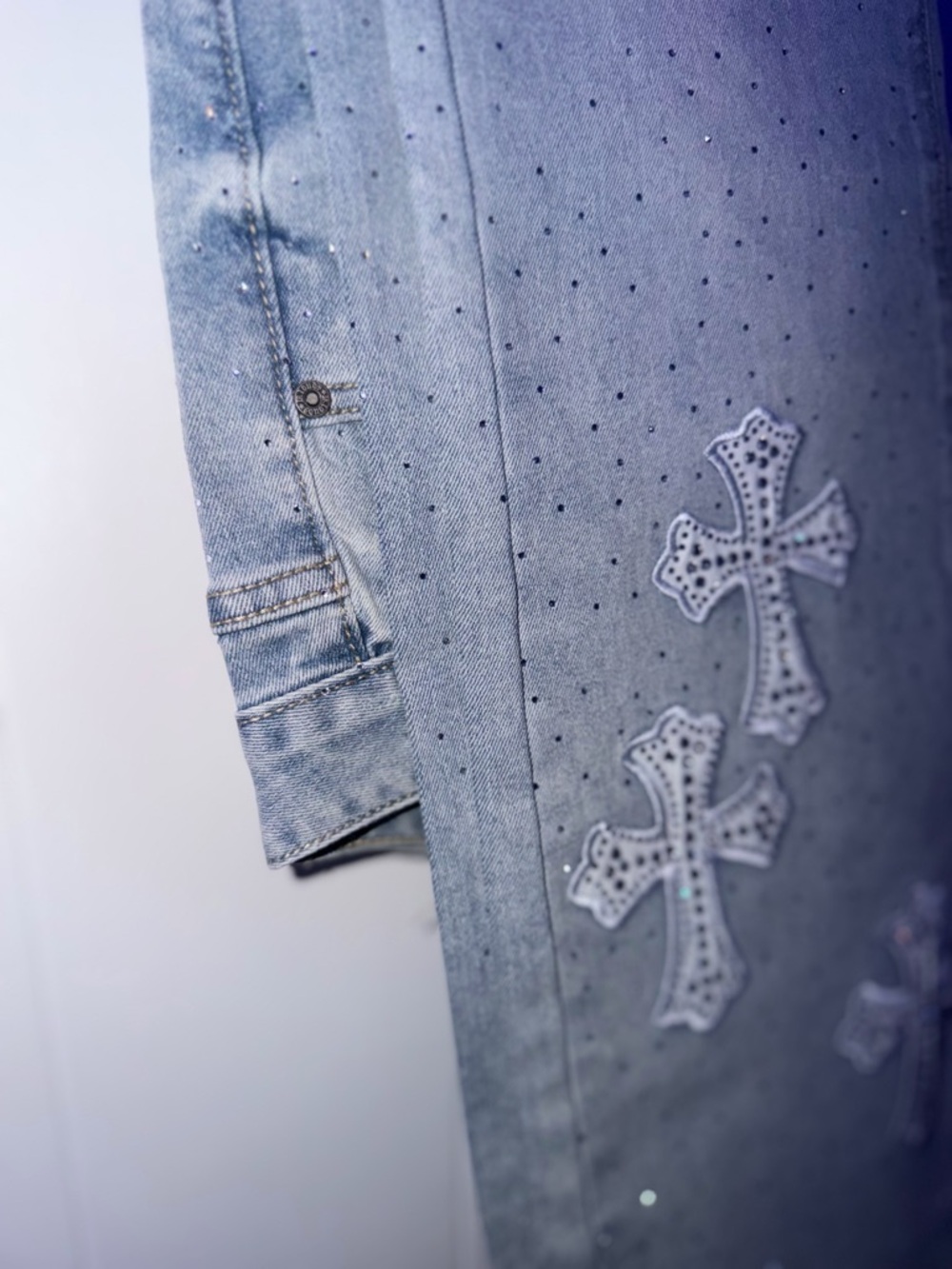 Men light washed Cross patches embroidered jeans - Picture 7 of 9
